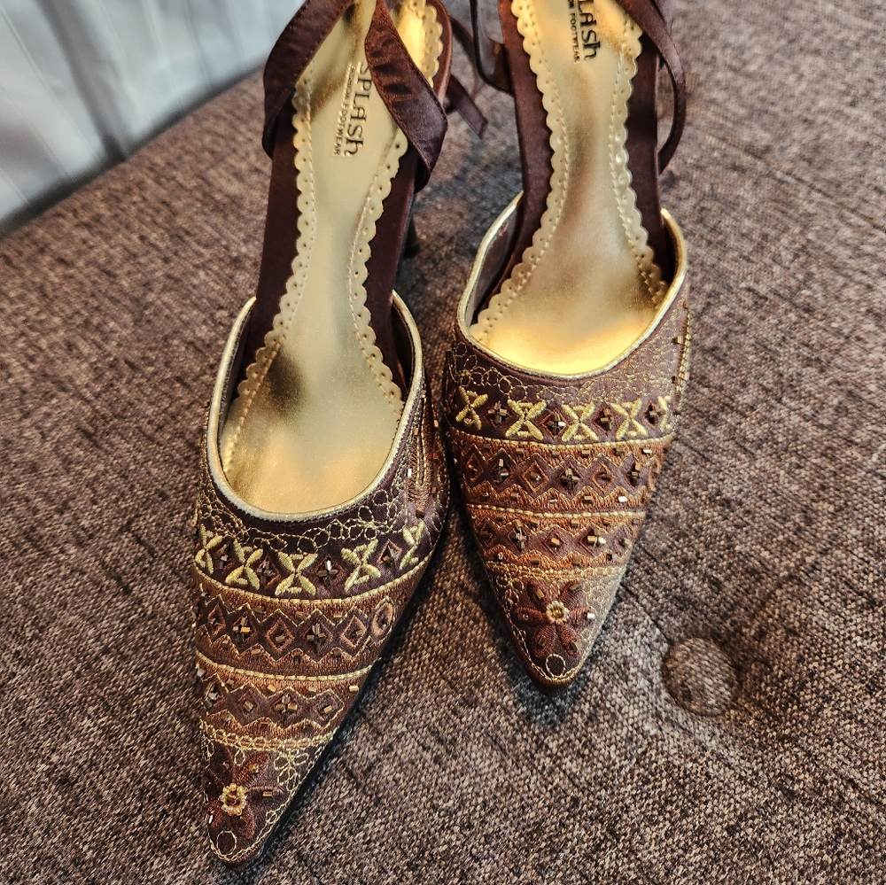 Splash brand sexy beaded pumps..New without box. Size 8